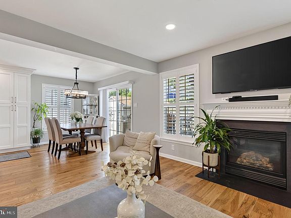 4th image of 521 Rhoades St