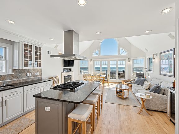 3rd image of 781 Dune Rd