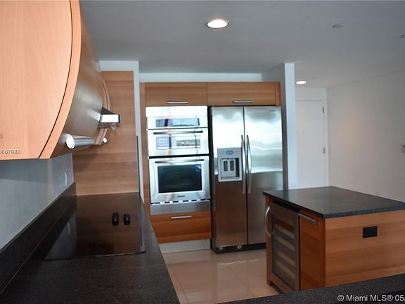 4th image of 2950 NE 188th St APT 507