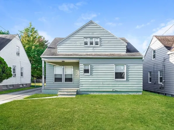 19808 McCracken Rd, Maple Heights, OH 44137