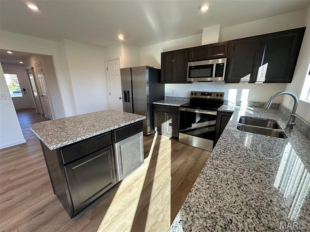 3 bed, 2.5 bath, 1427 sqft, $2,500 — Photo 3