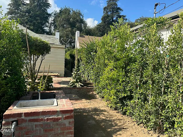 2122 Navarro Ave — Photo 32