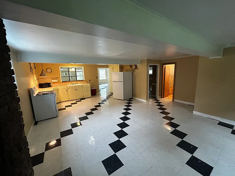330 Sawmill Rd — Photo 12