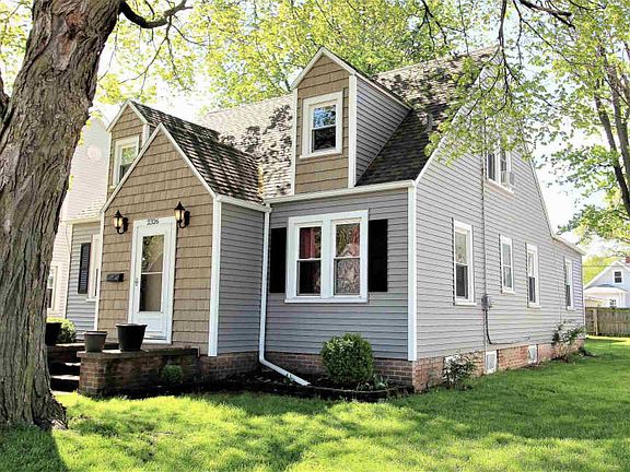 3rd image of 2326 W Barker Ave