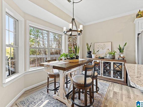 5th image of 836 Lakeshore Ln