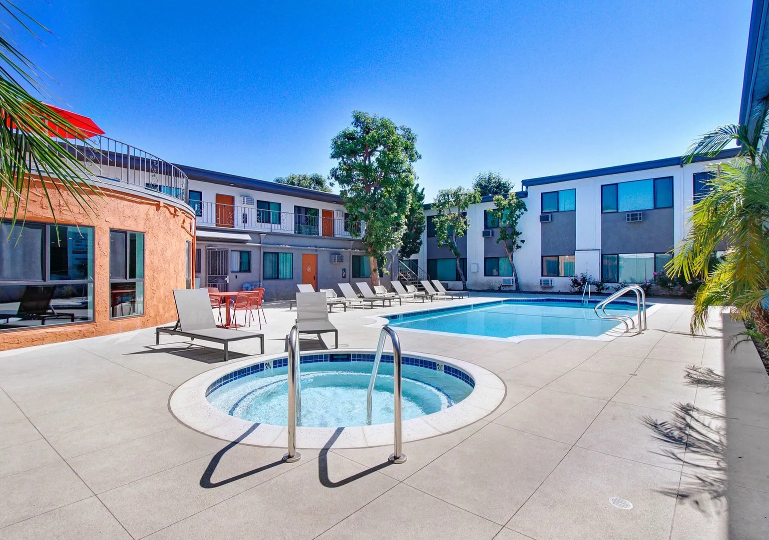 Yarmouth Apartments — Photo 1
