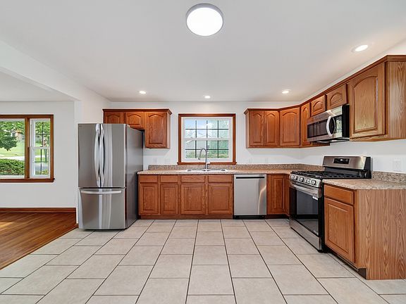 3rd image of 3628 Colonial Ave