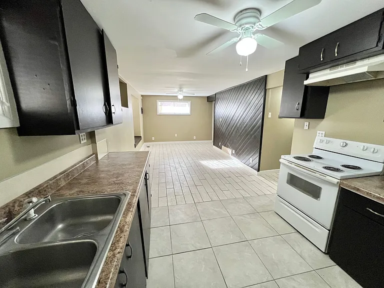 381 E Kensington Ave #B — Photo 2