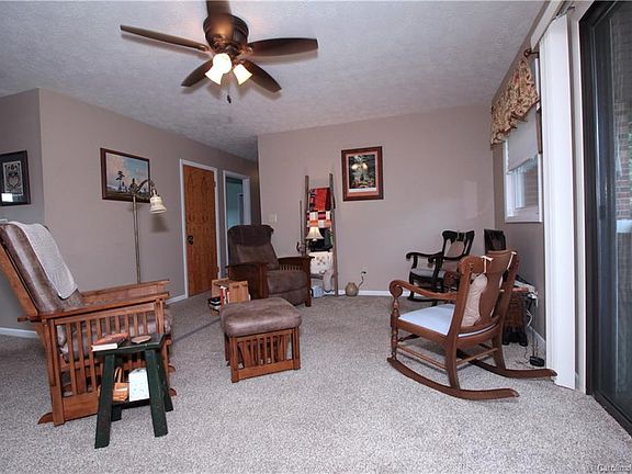 3rd image of 103 Oakwood Pl #4