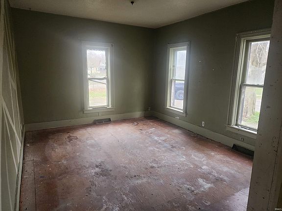 3rd image of 303 Widney St