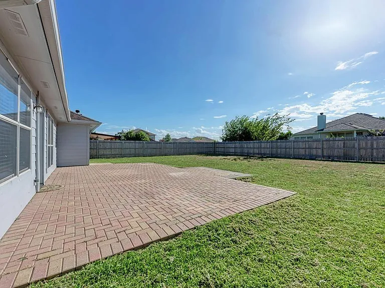 1203 Tricia Cv — Photo 30