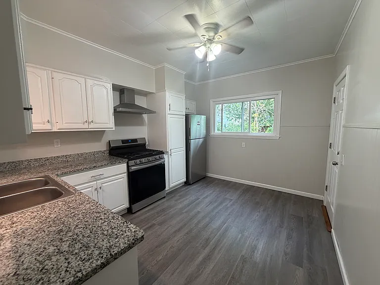 674 Richmond Ave #1 — Photo 9