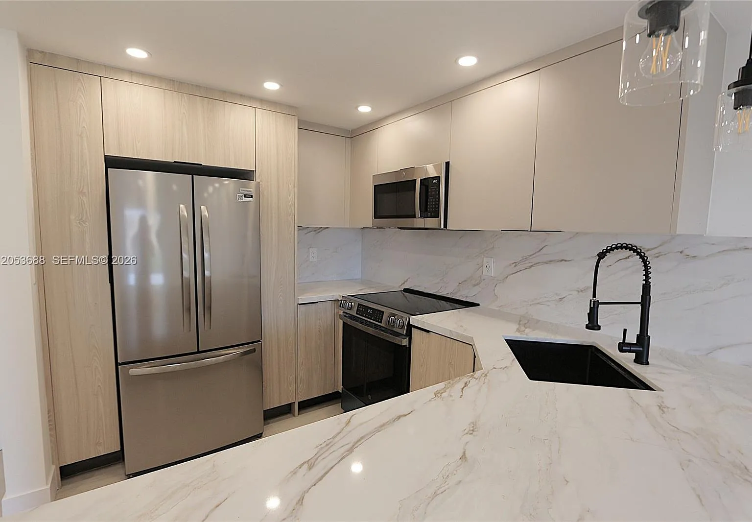Yolanda Villas Condo — Photo 3
