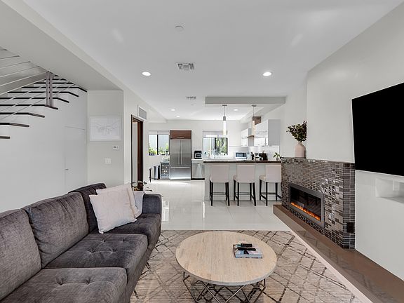 3rd image of 4485 Hazeltine Ave APT 3