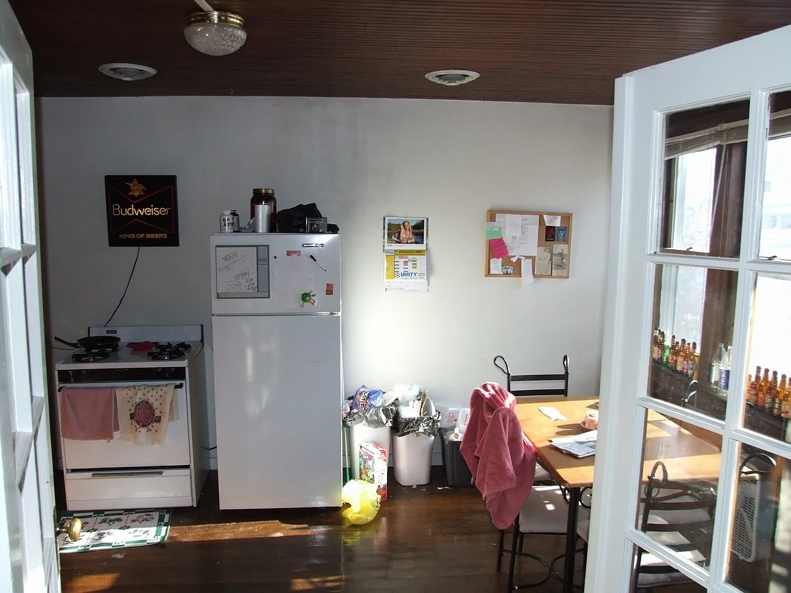 2 bed, 720 sqft, $820 — Photo 2