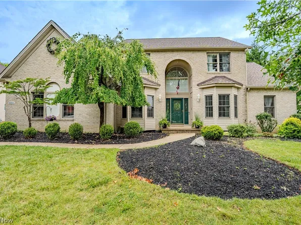 10203 Forestwood Ln, North Royalton, OH 44133