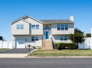 17 Clifton Street, Farmingdale, NY