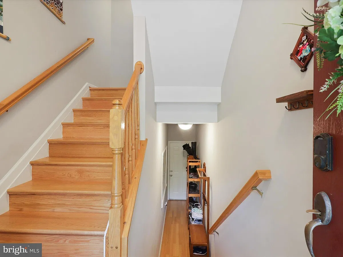 5085 Donovan Dr — Photo 3