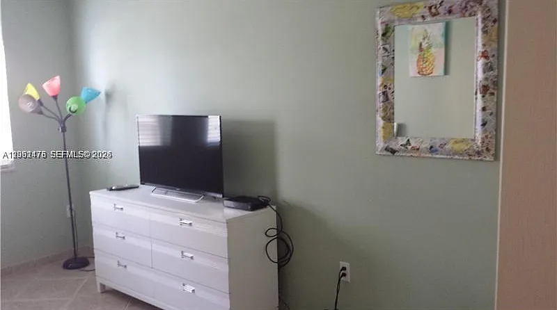 2 bed, 1343 sqft, $4,500 — Photo 2