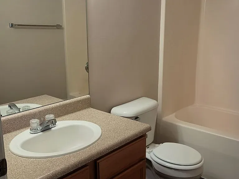 185 - COUNTRY VIEW APARTMENTS — Photo 46