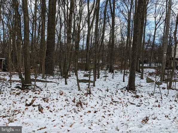 137 Navajo Dr, Auburn, PA 17922