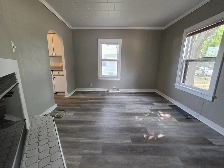 739 Churchill St — Photo 15