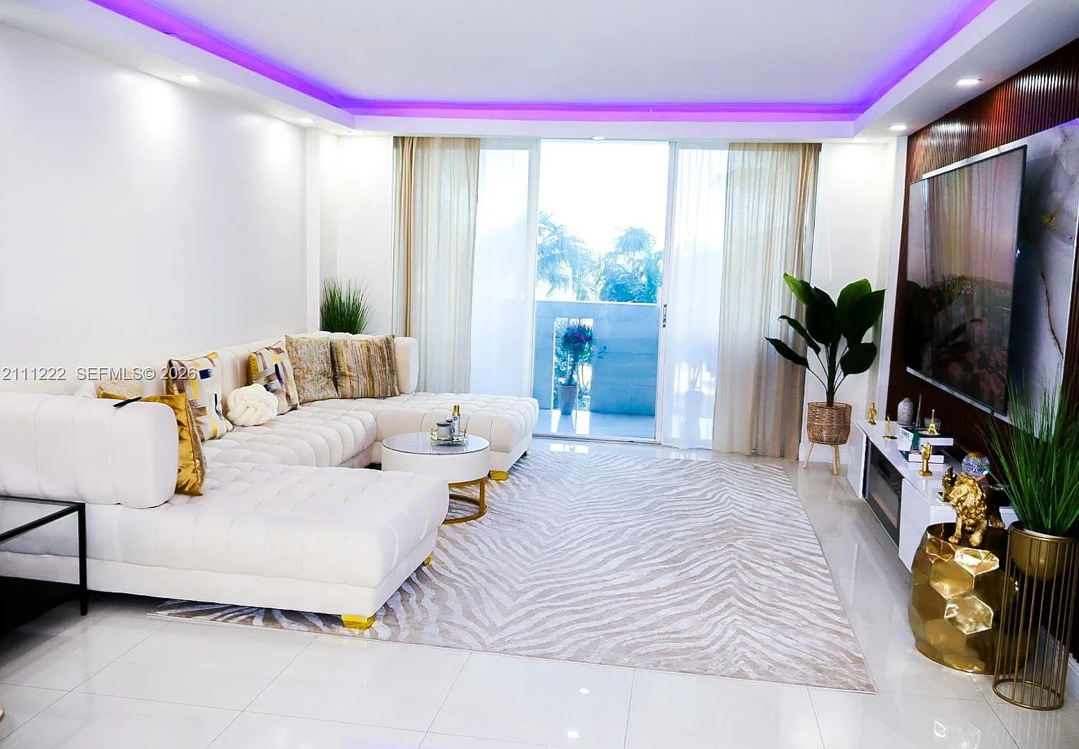 South Bay Club Condo — Photo 1