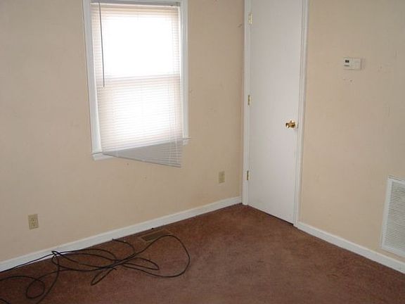 4th image of 627 Mountain Ave SE