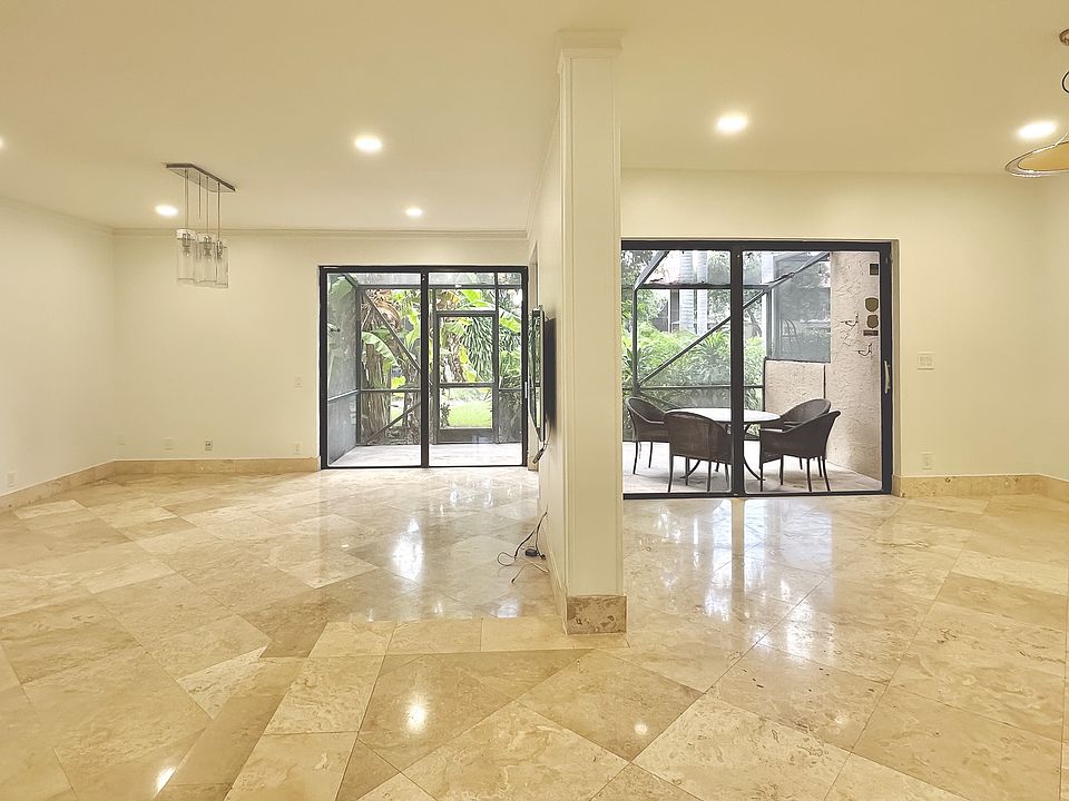 Living/dining area