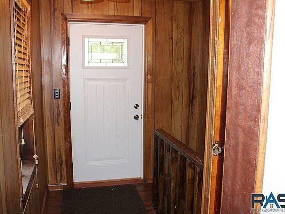 2nd image of 206 W Barck Ave