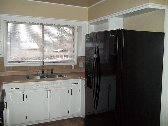 3rd image of 1305 E Maple Ave