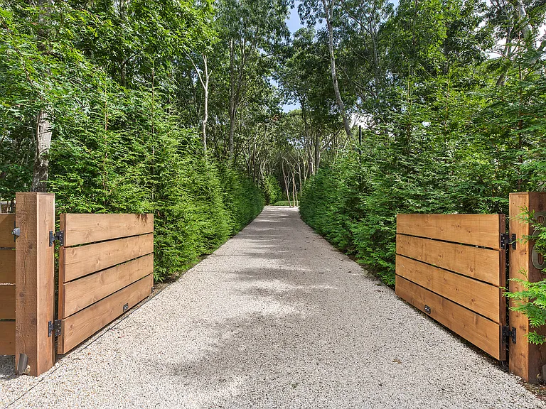 20 Renees Way — Photo 2