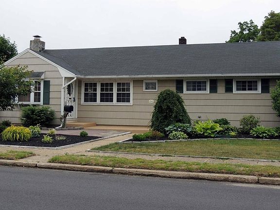 4th image of 411 Terrace Ave