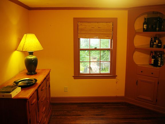 Dining Rm w/ built in corner