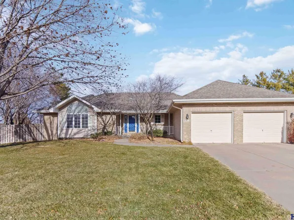 3912 Village Ct, Lincoln, NE 68516