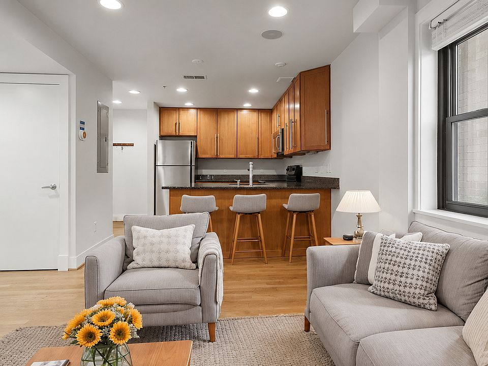 1st image of 1300 K St SE APT 103