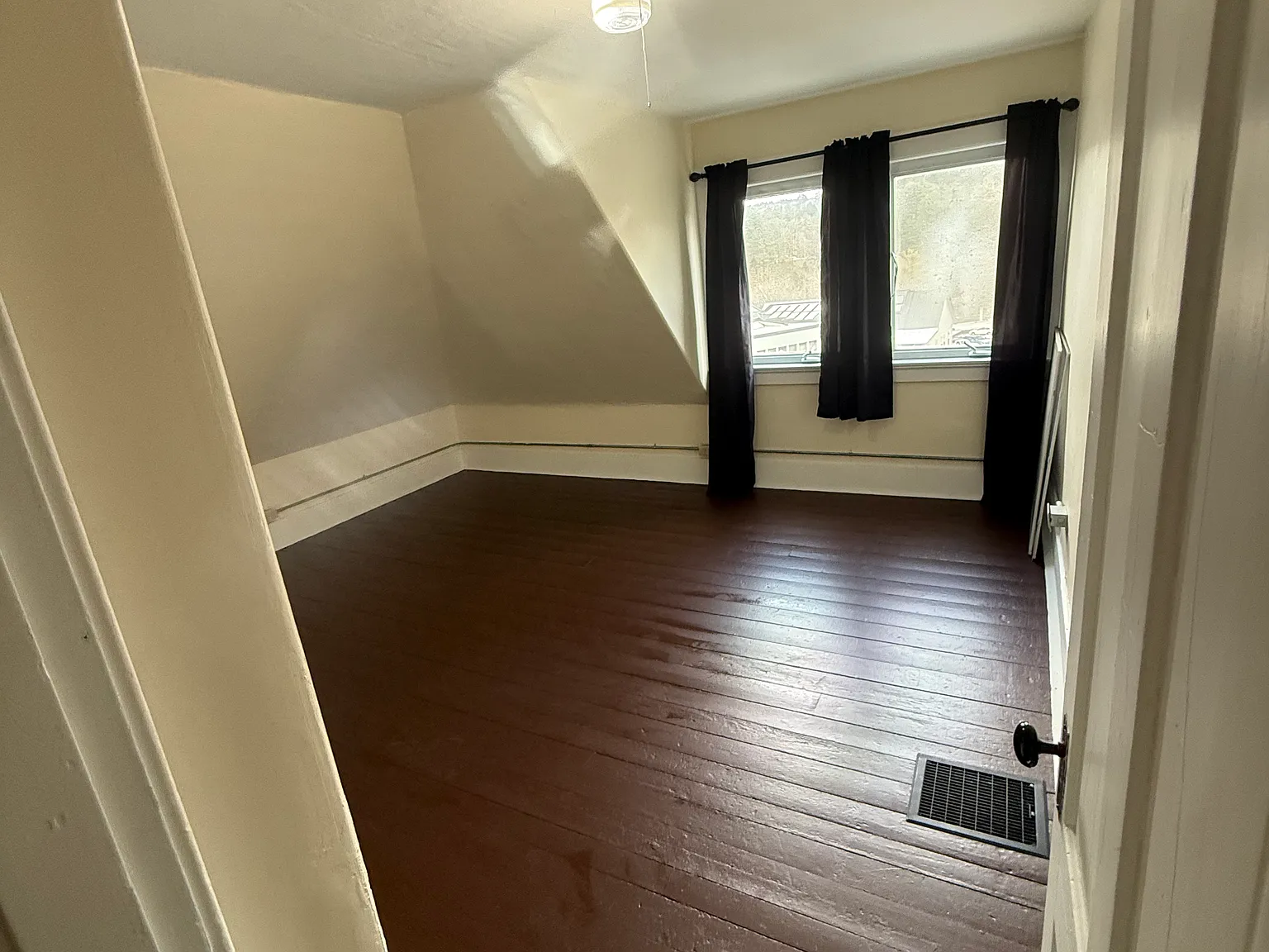 4 bed, 1650 sqft, $2,000 — Photo 1