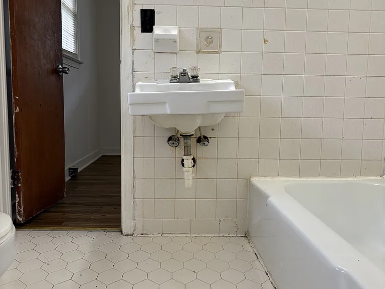 429B Lyerly St — Photo 8