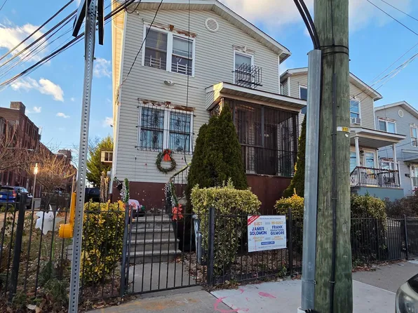 703 Garfield Avenue image 1 of 11