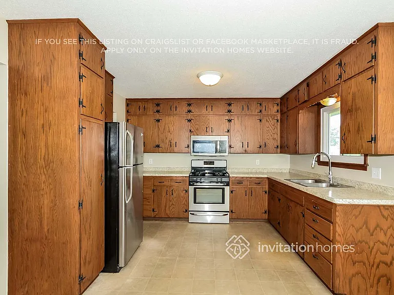 1115 Madison St S — Photo 8