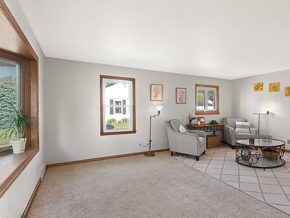 3rd image of 1926 Hillview Dr