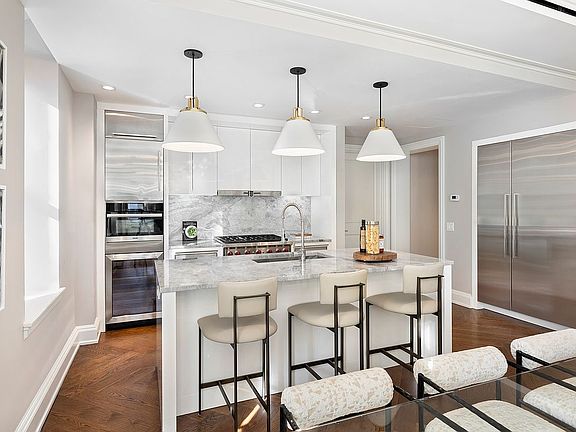 3rd image of 344 W 72nd St #609