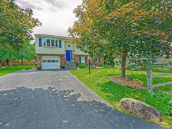 2nd image of 32 Chesterwood Ct
