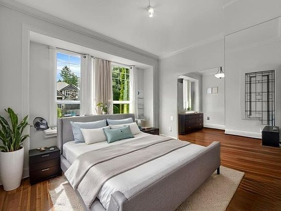 5th image of 7506 143c St