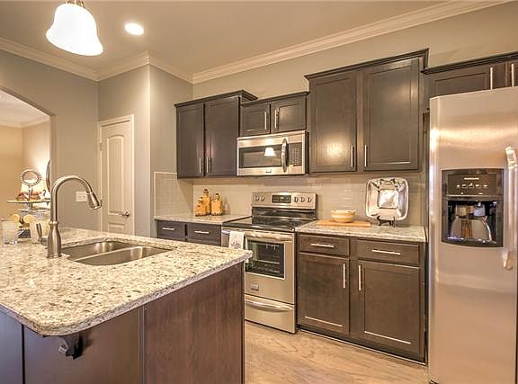 5th image of 543 Vintage Green Ln #70