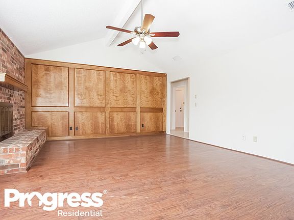 3rd image of 4506 Lone Oak Dr