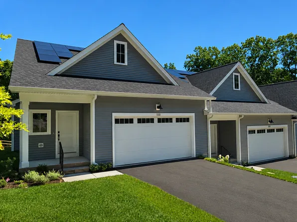 1111 Saint Andrews Dr, Oxford, CT 06478