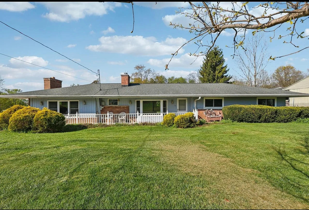 3 bed, 2100 sqft, $3,300 — Photo 1