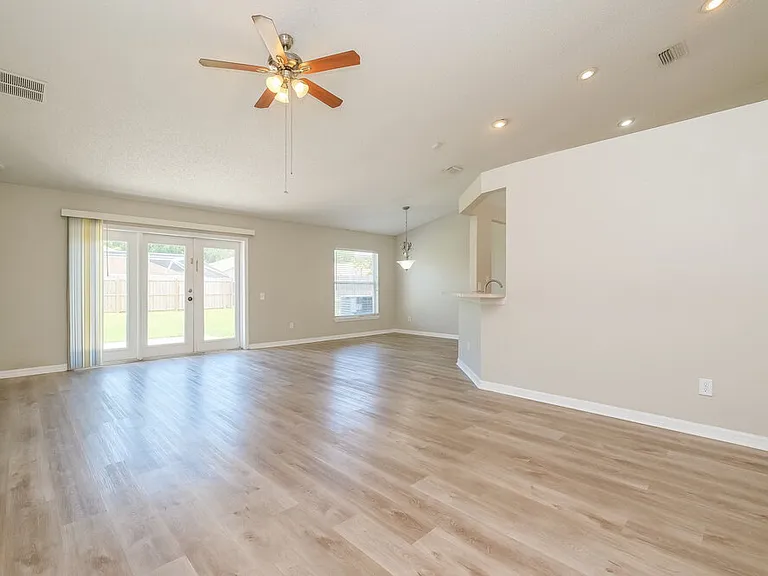 10408 Hallmark Blvd — Photo 3