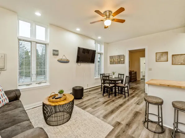 W3216 South Lakeshore DRIVE #5, Lake Geneva, WI 53147